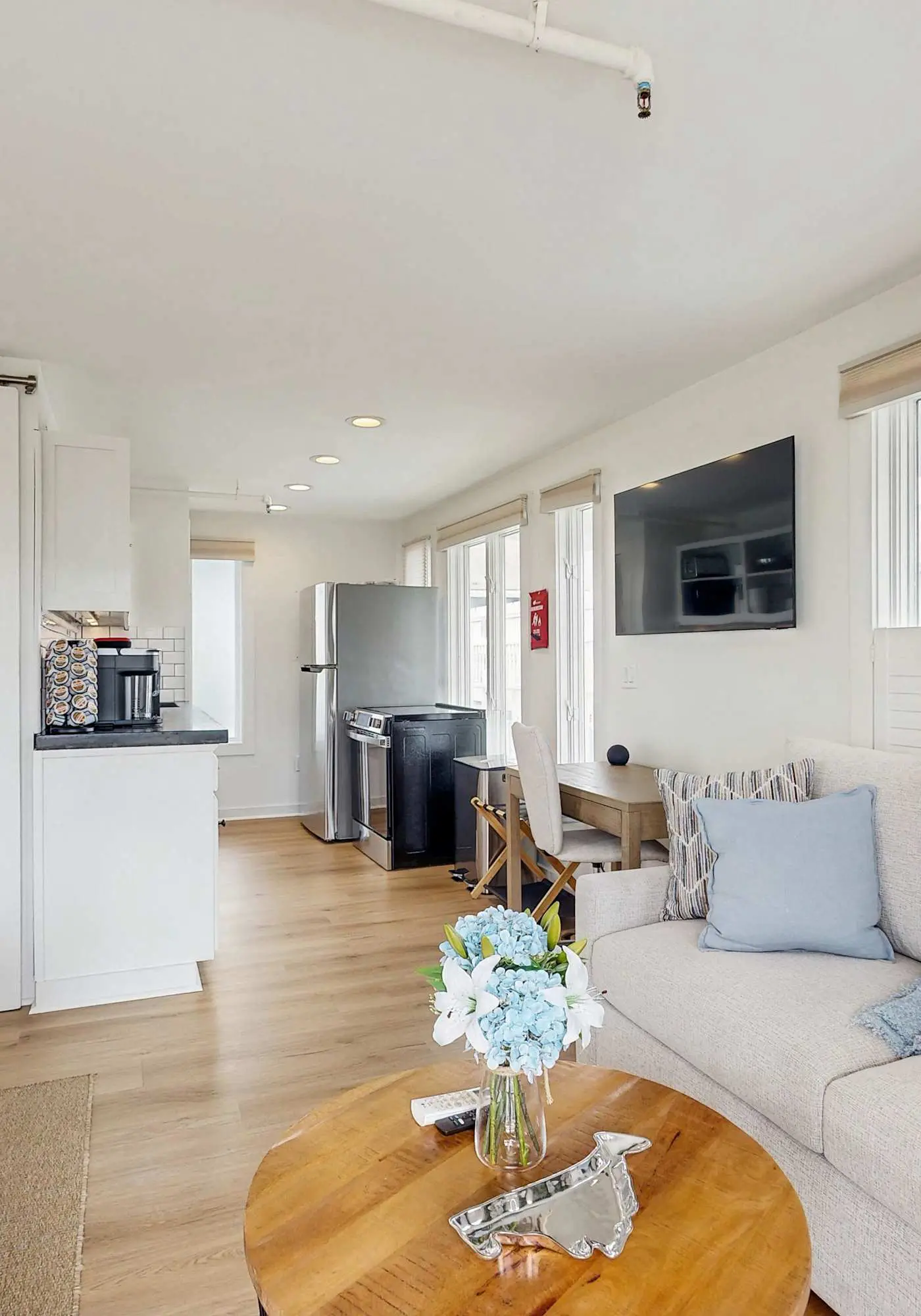 Cozy Downtown Studio - Walk to Ferry & Town