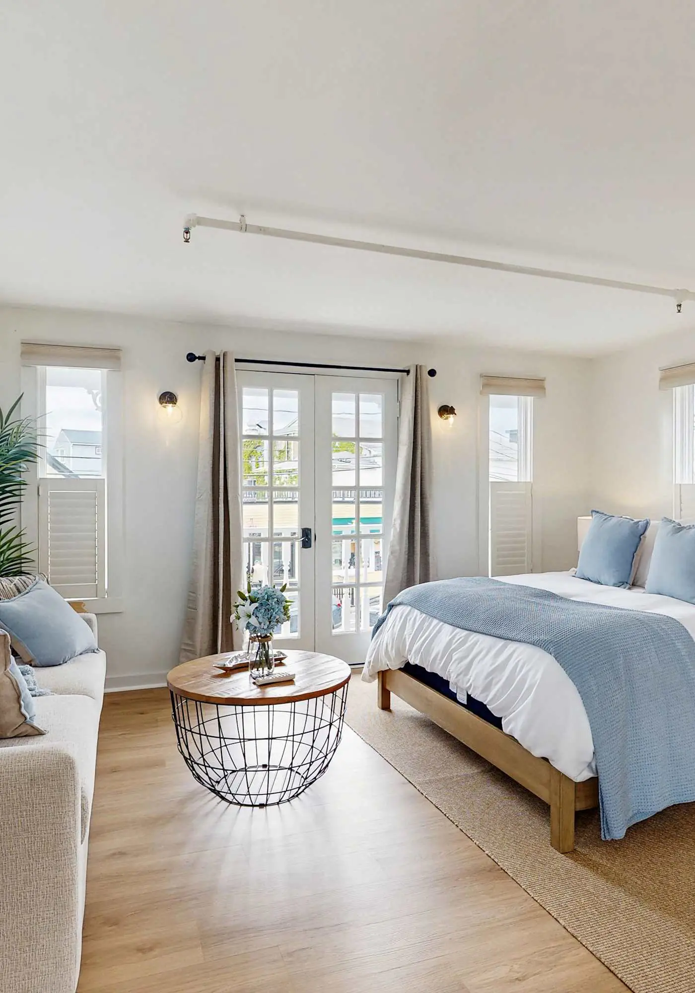Cozy Downtown Studio - Walk to Ferry & Town