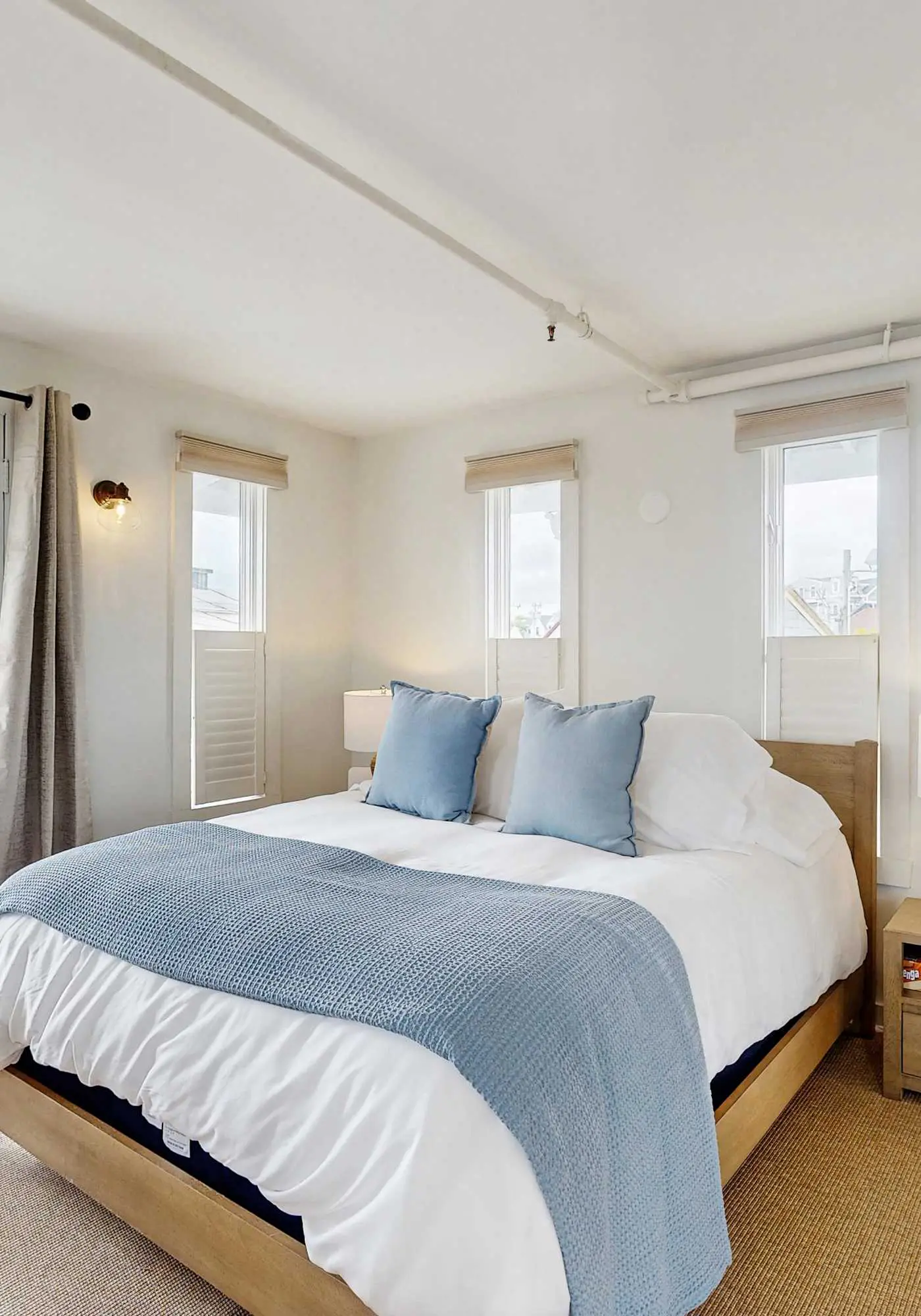 Cozy Downtown Studio - Walk to Ferry & Town