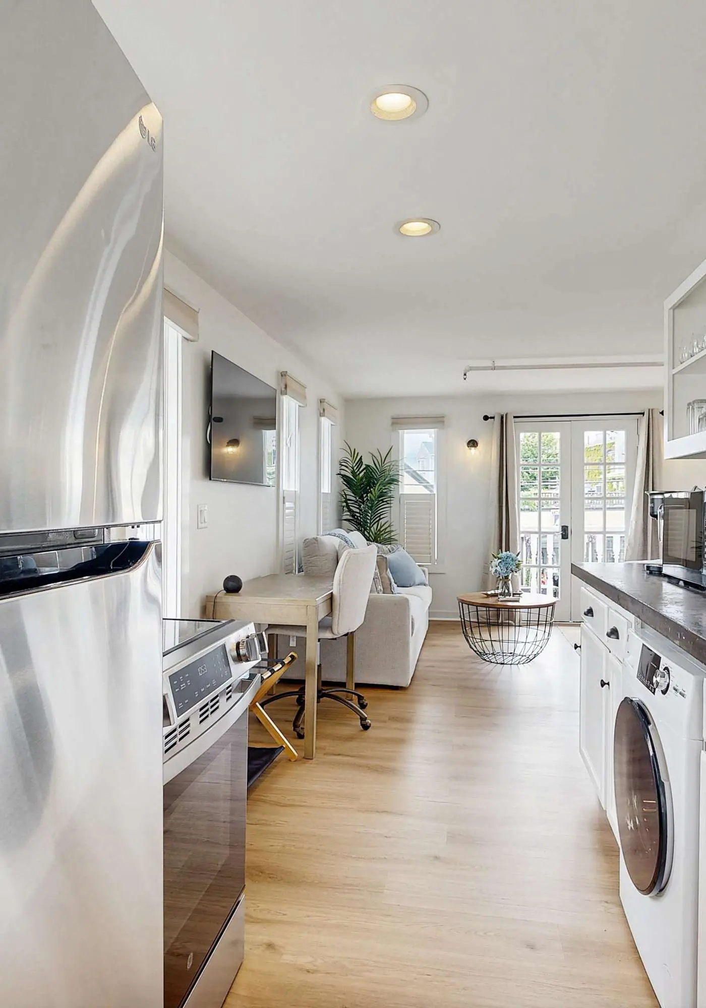 Cozy Downtown Studio - Walk to Ferry & Town