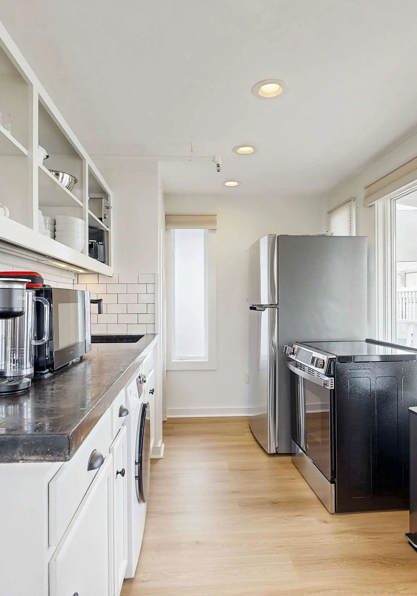 Cozy Downtown Studio - Walk to Ferry & Town