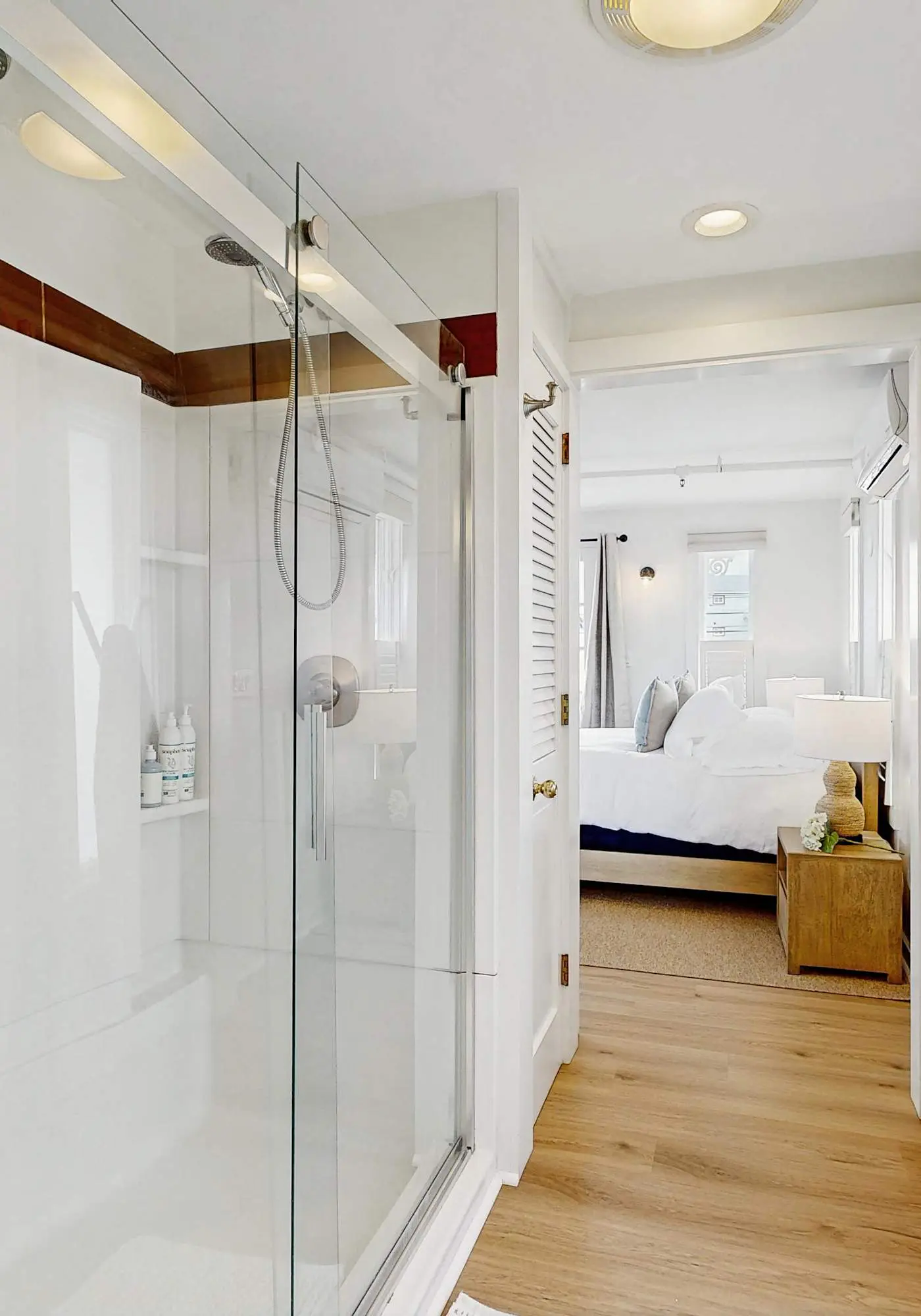 Cozy Downtown Studio - Walk to Ferry & Town