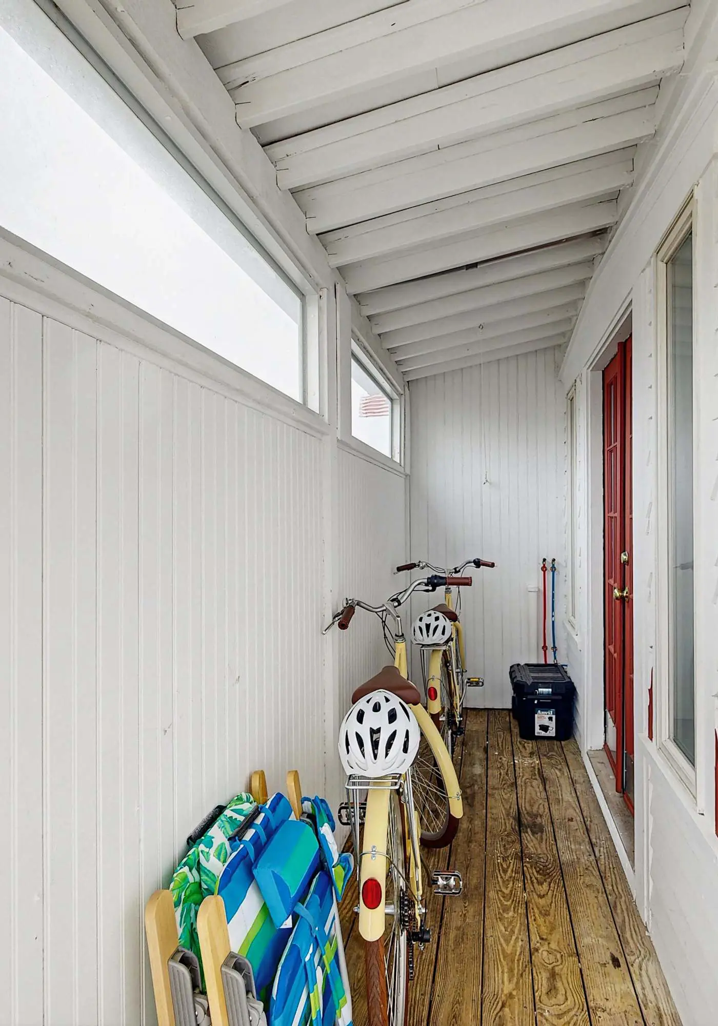 Cozy Downtown Studio - Walk to Ferry & Town