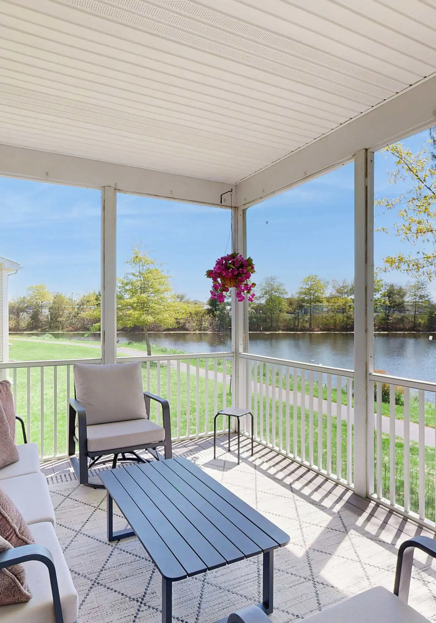 Swann Cove spacious house with community pool
