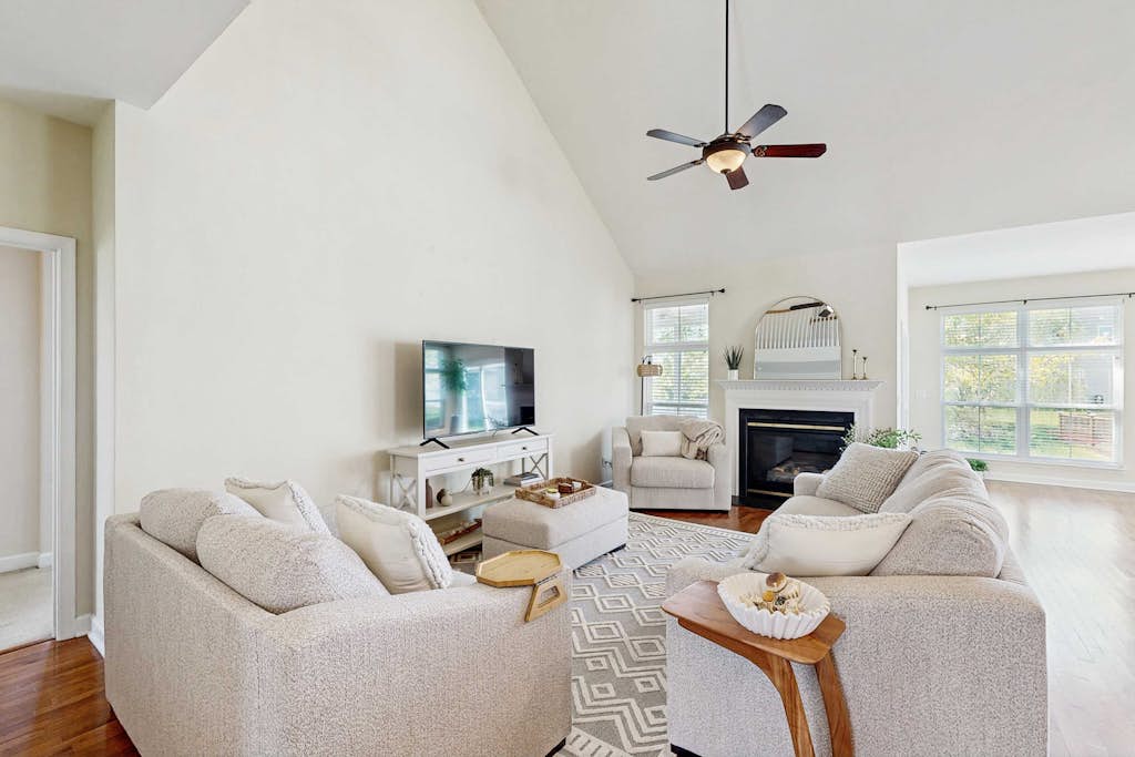 Swann Cove spacious house with community pool