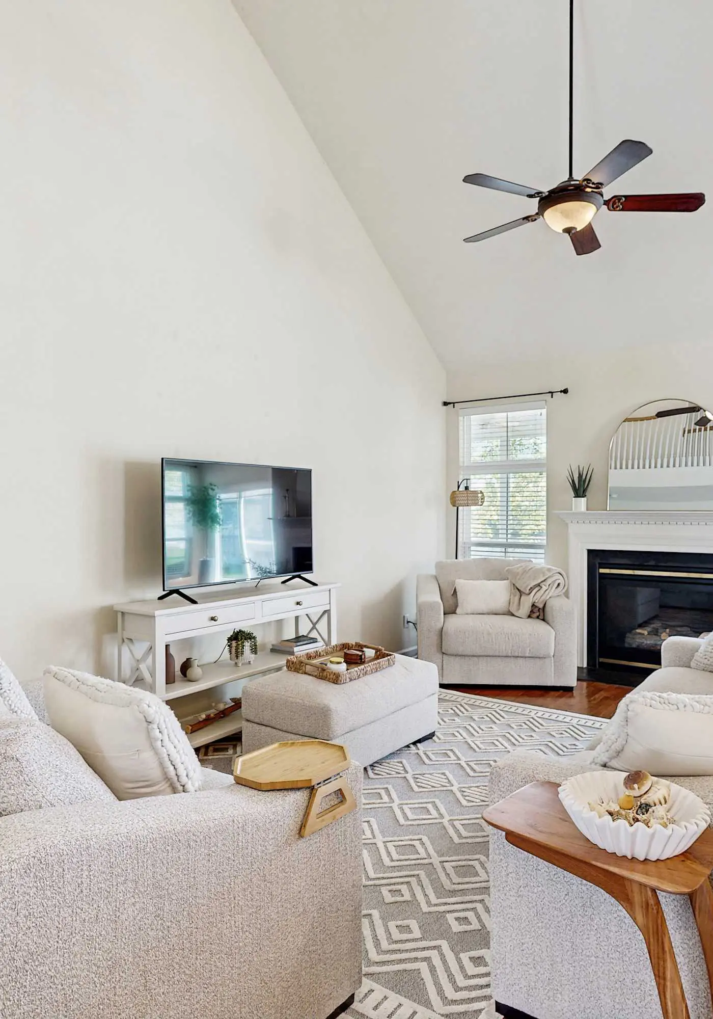 Swann Cove spacious house with community pool