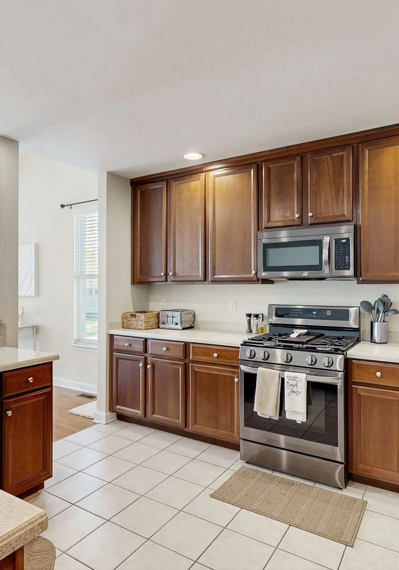 Swann Cove spacious house with community pool