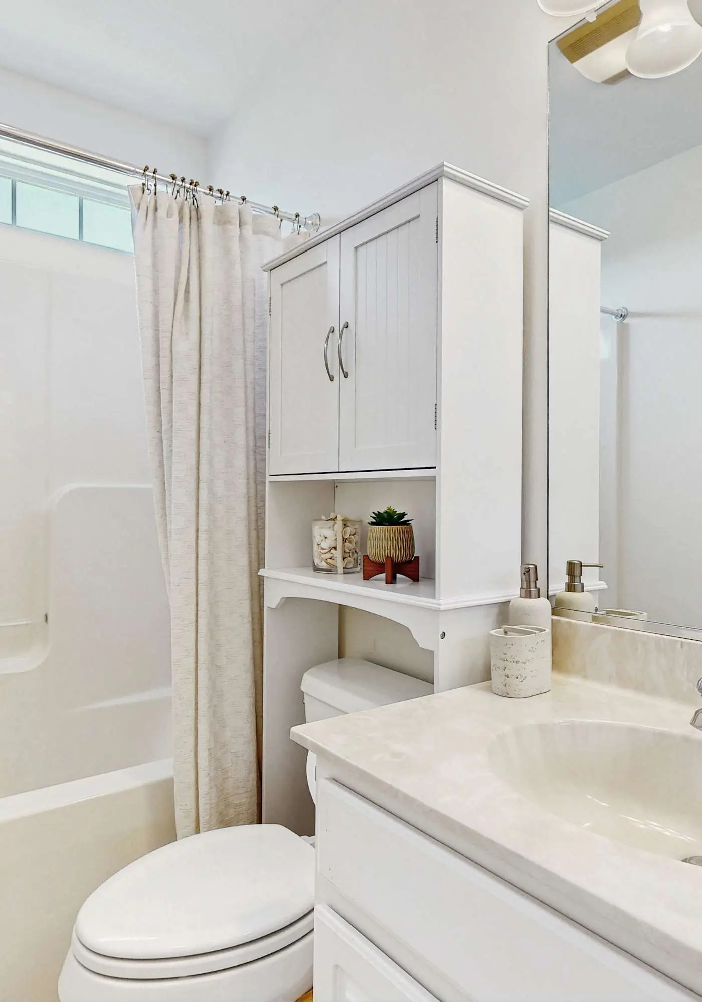 Swann Cove spacious house with community pool