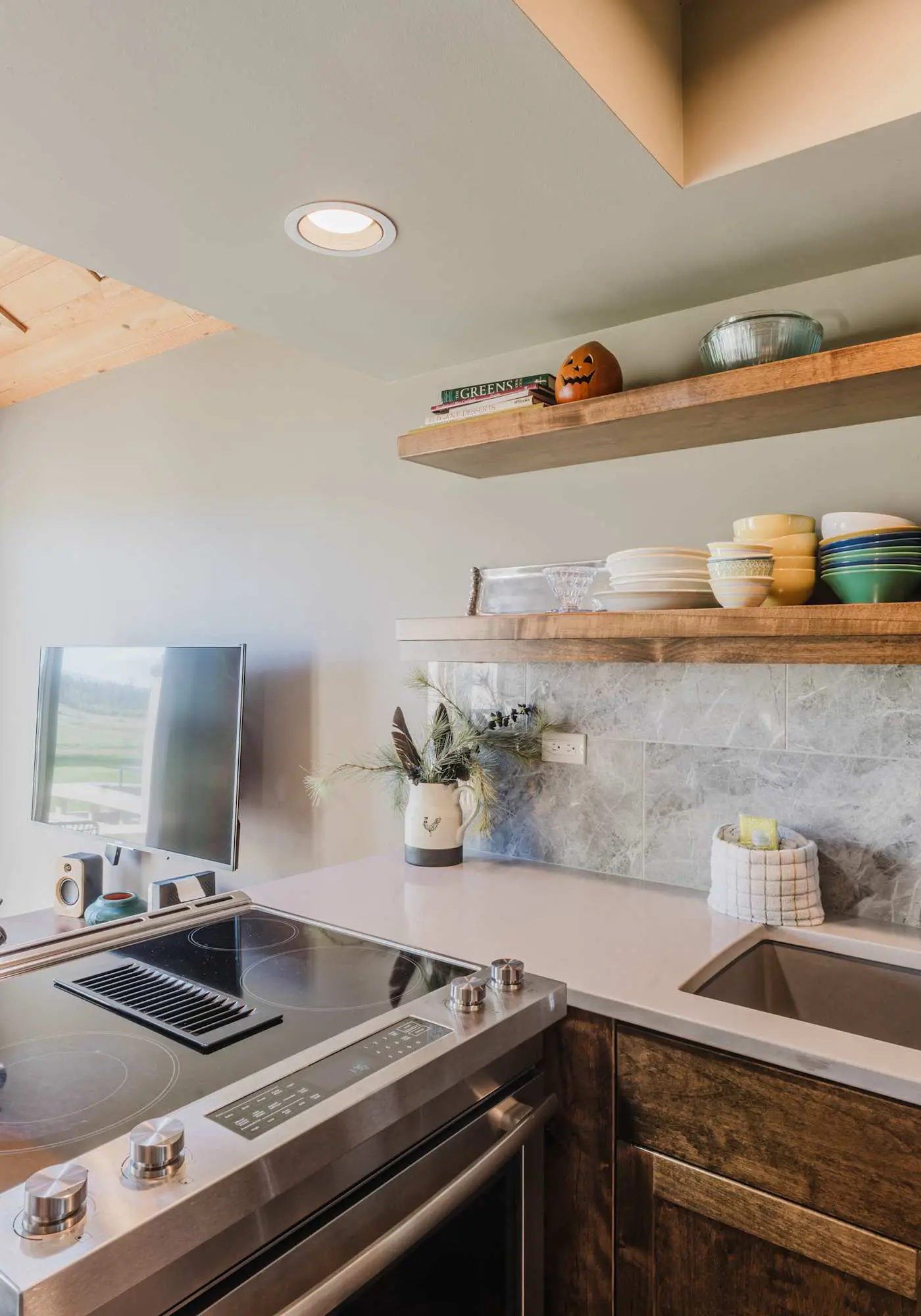 Lakeview Meadow Retreat