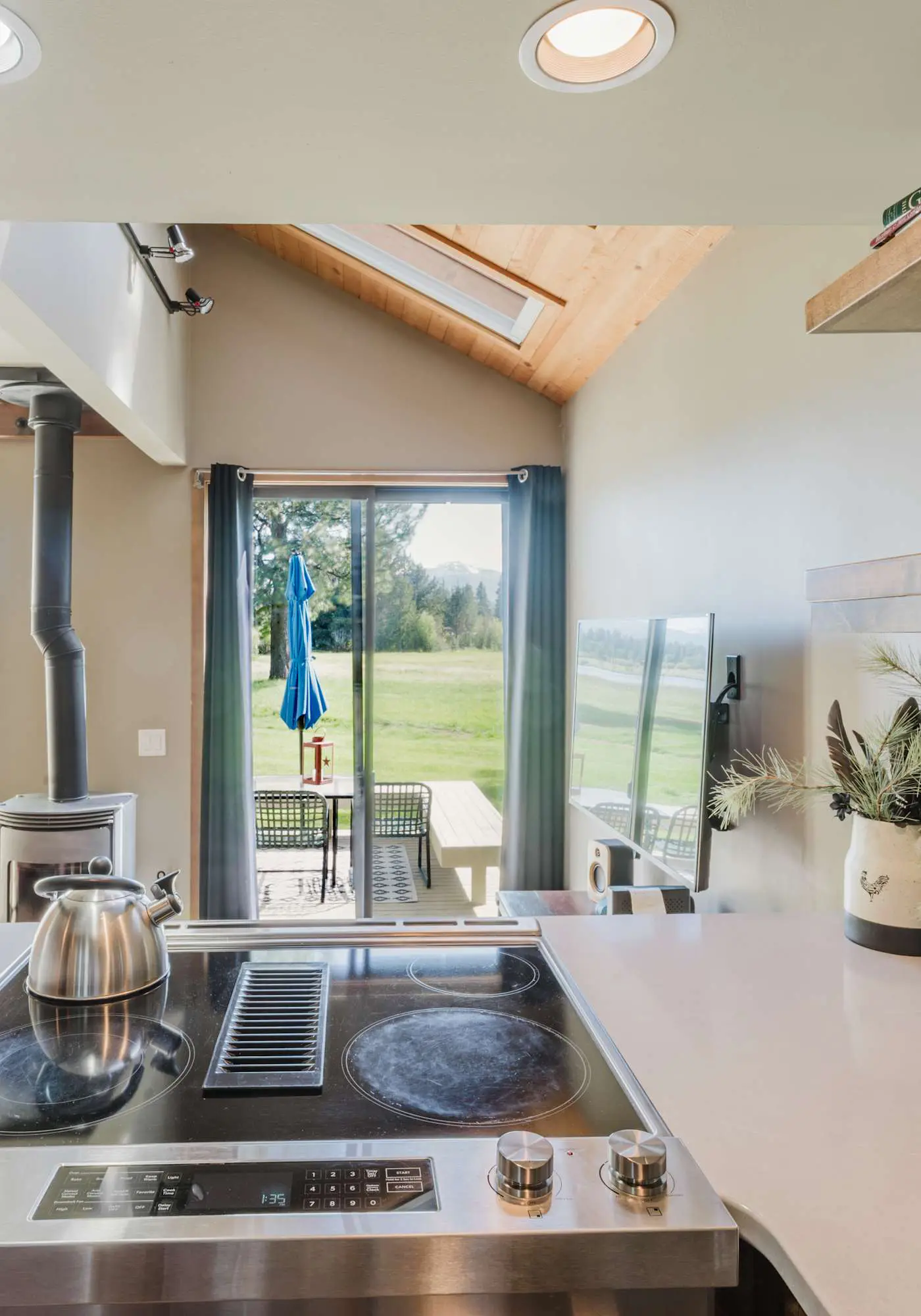 Lakeview Meadow Retreat