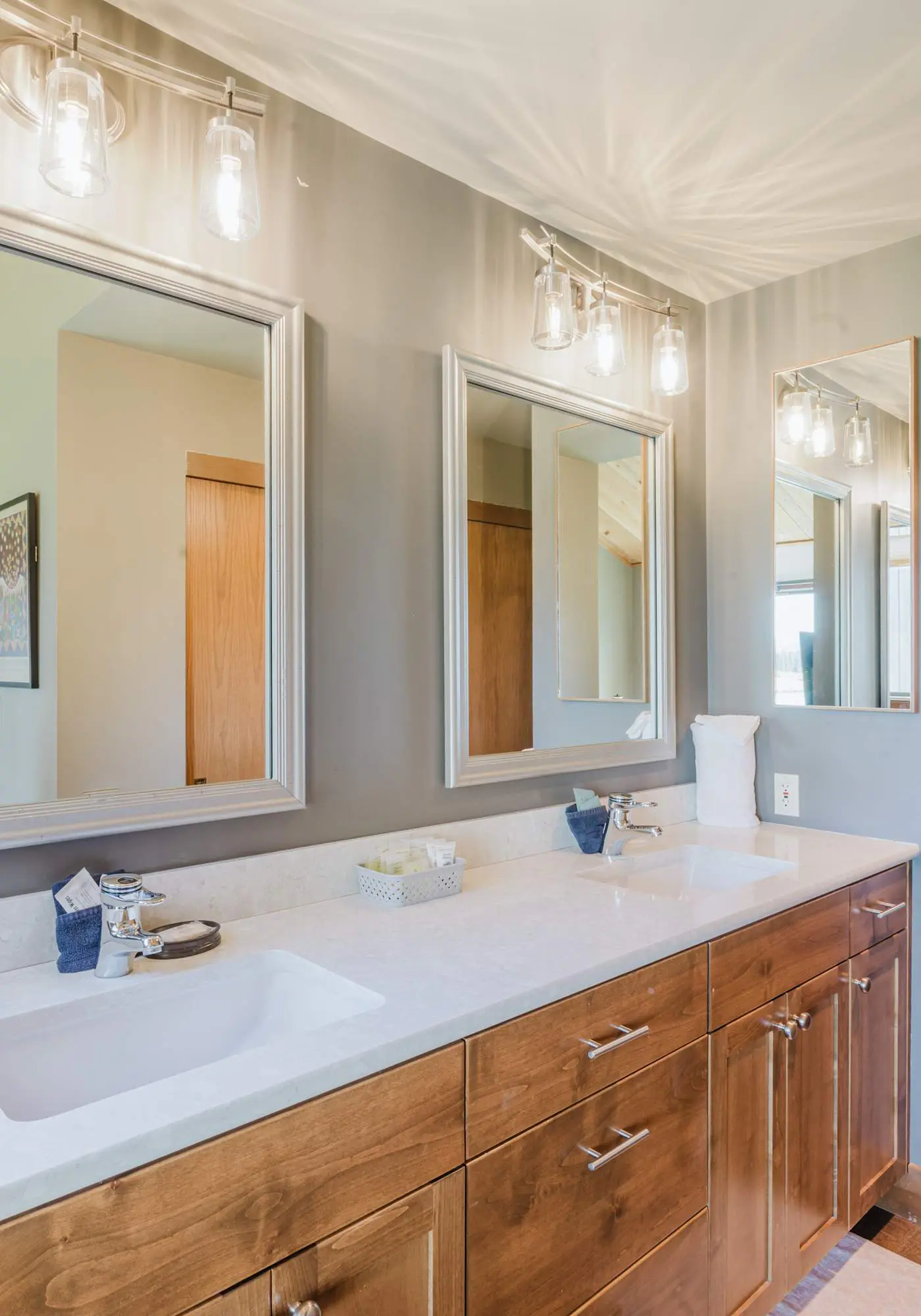 Lakeview Meadow Retreat