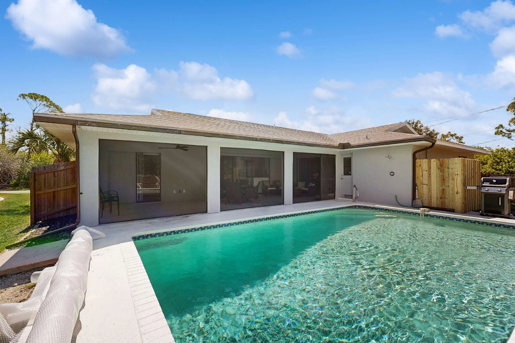 Port Charlotte Oasis Private Pool Home with Spacious Kitchen