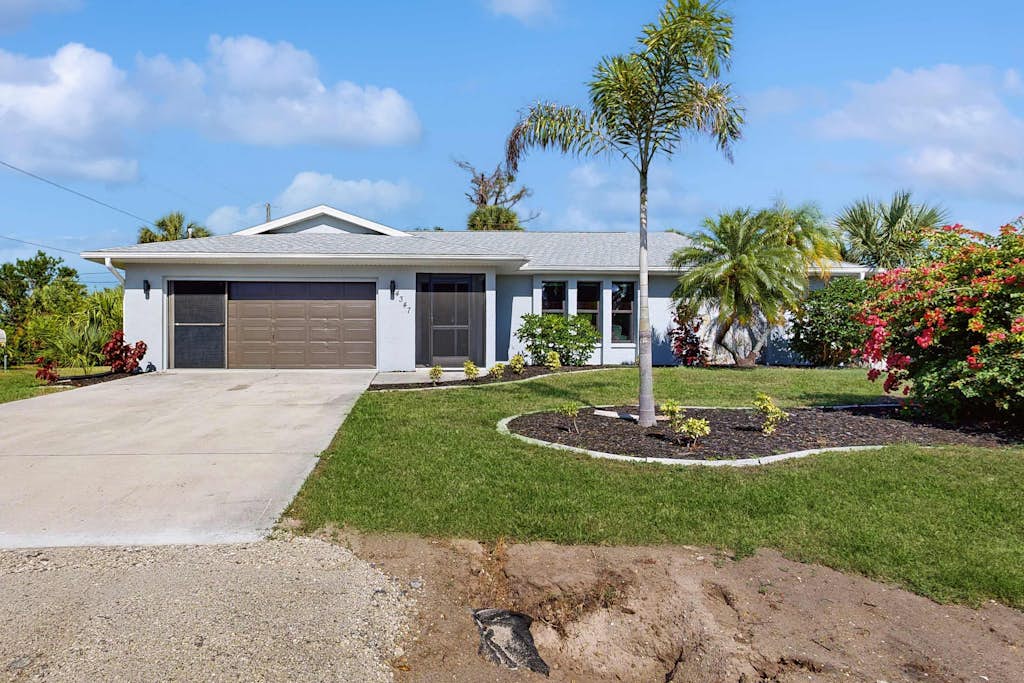 Port Charlotte Oasis Private Pool Home with Spacious Kitchen