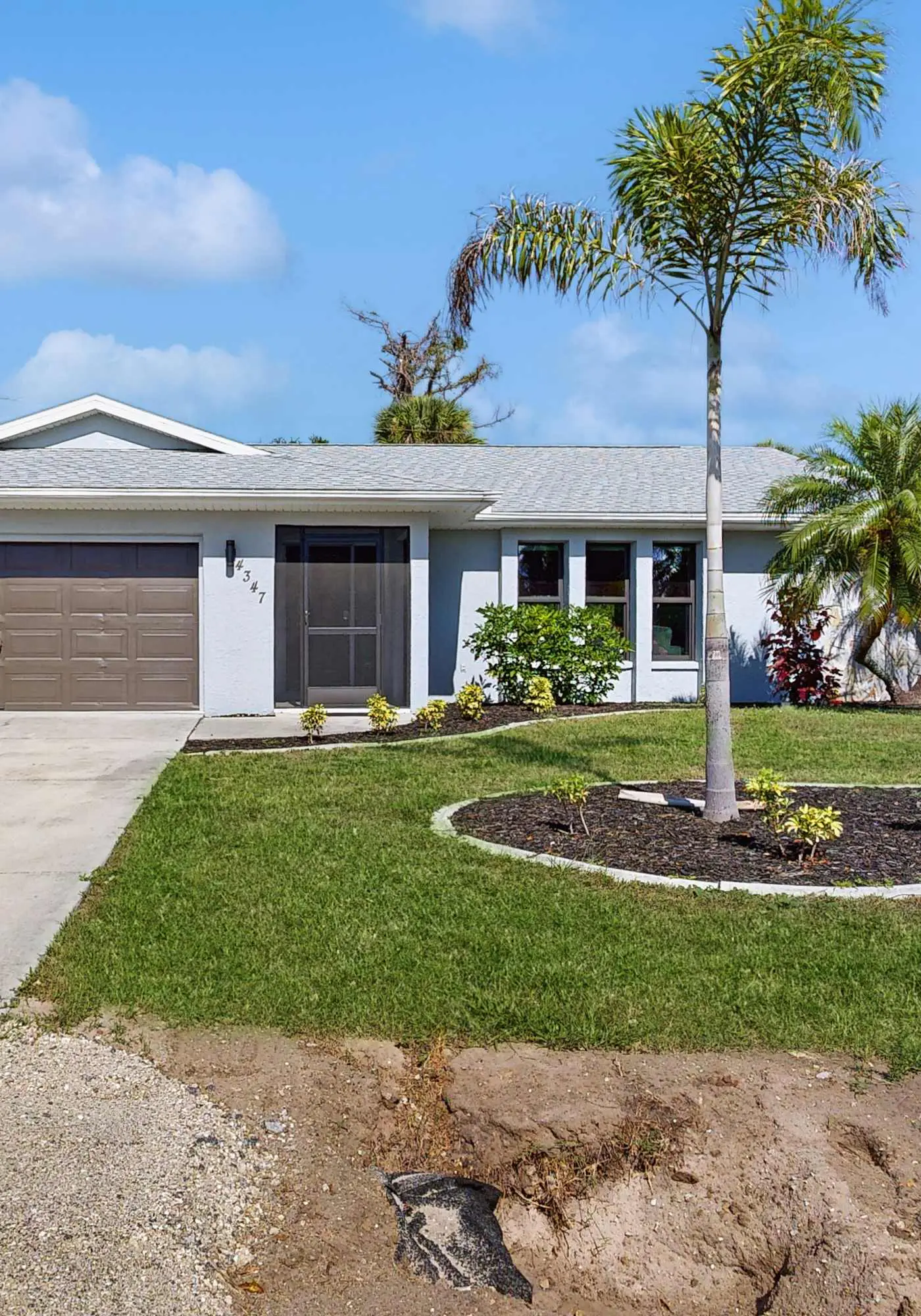 Port Charlotte Oasis Private Pool Home with Spacious Kitchen