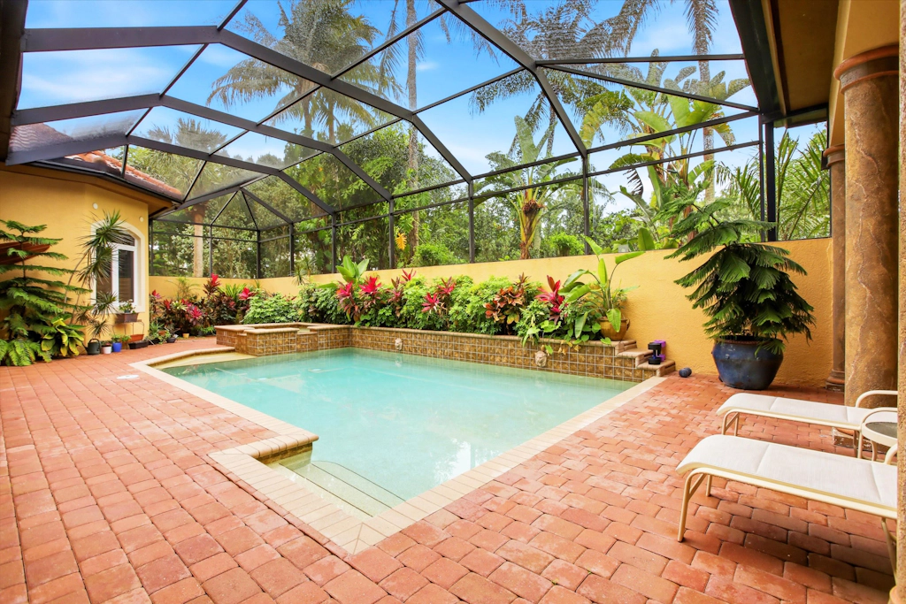 Gorgeous luxury home w private pool & outdoor space