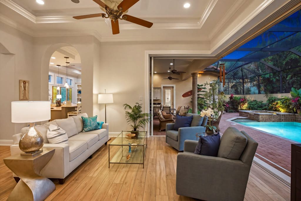 Gorgeous luxury home w private pool & outdoor space