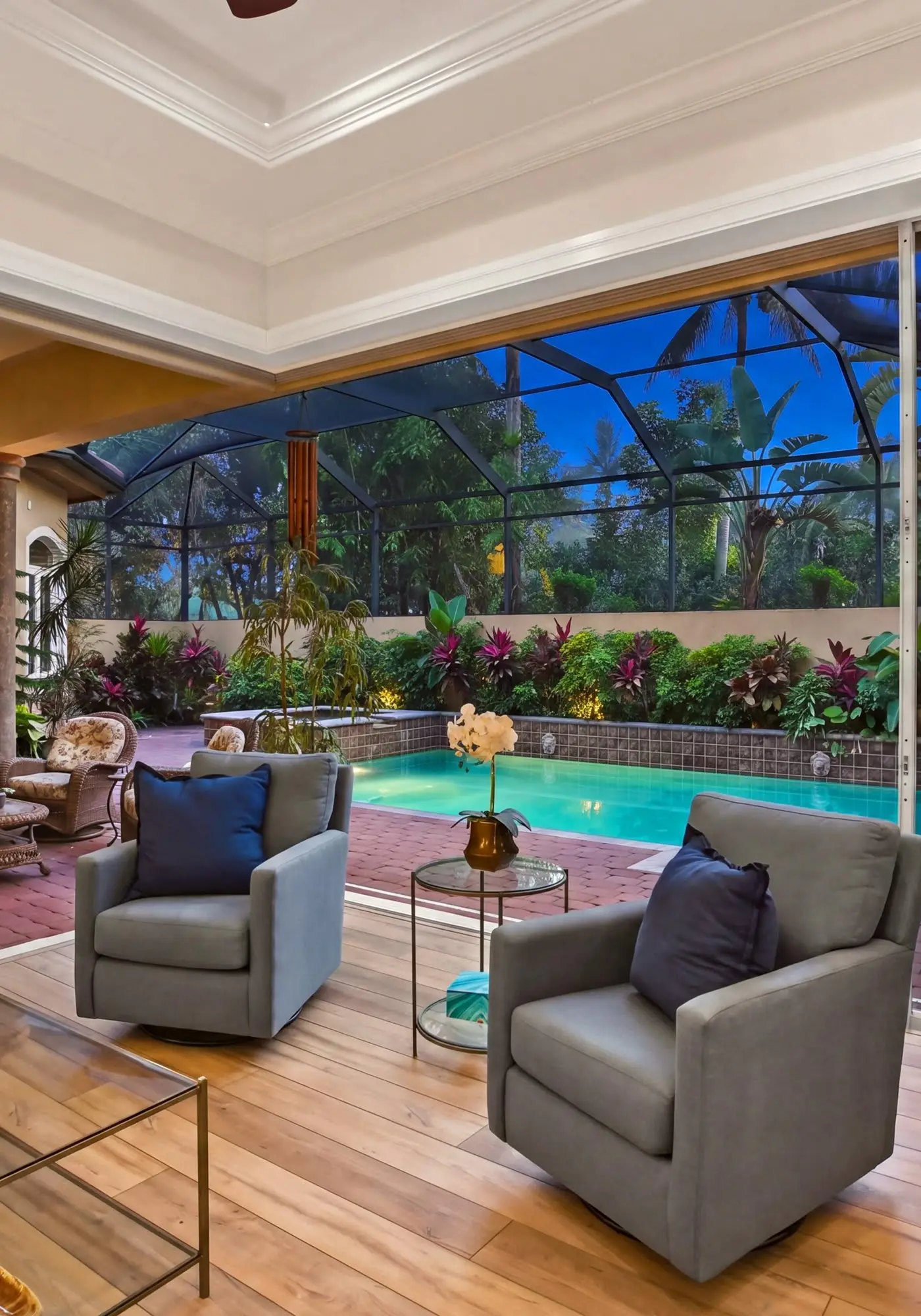 Gorgeous luxury home w private pool & outdoor space