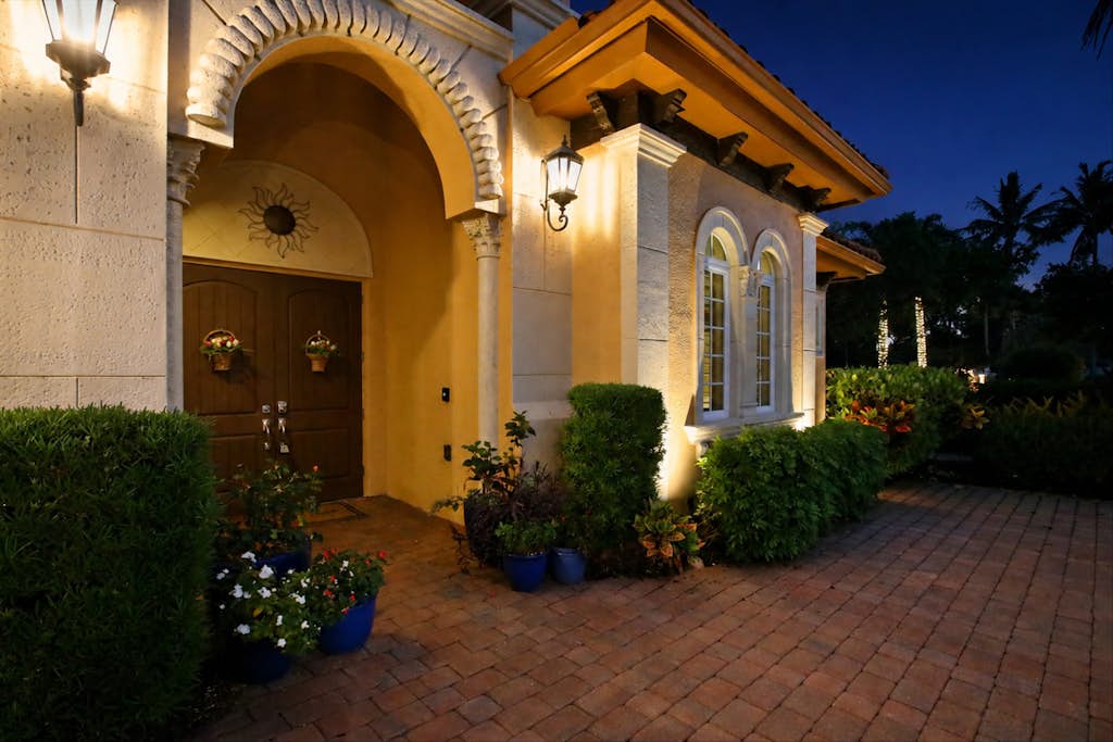 Gorgeous luxury home w private pool & outdoor space