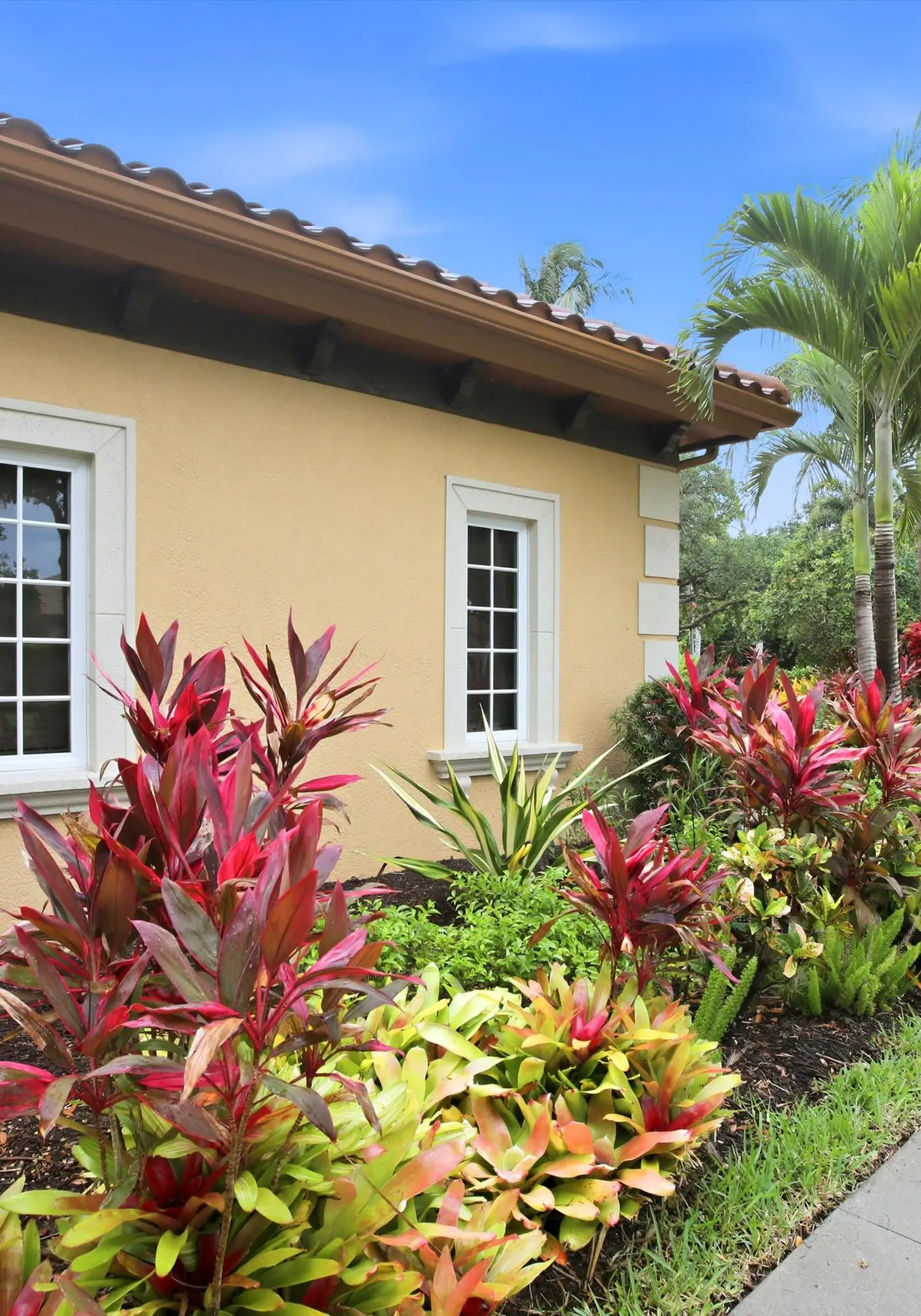 Gorgeous luxury home w private pool & outdoor space