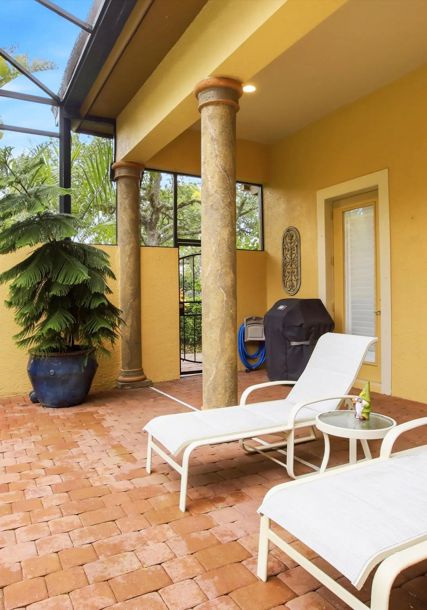 Gorgeous luxury home w private pool & outdoor space