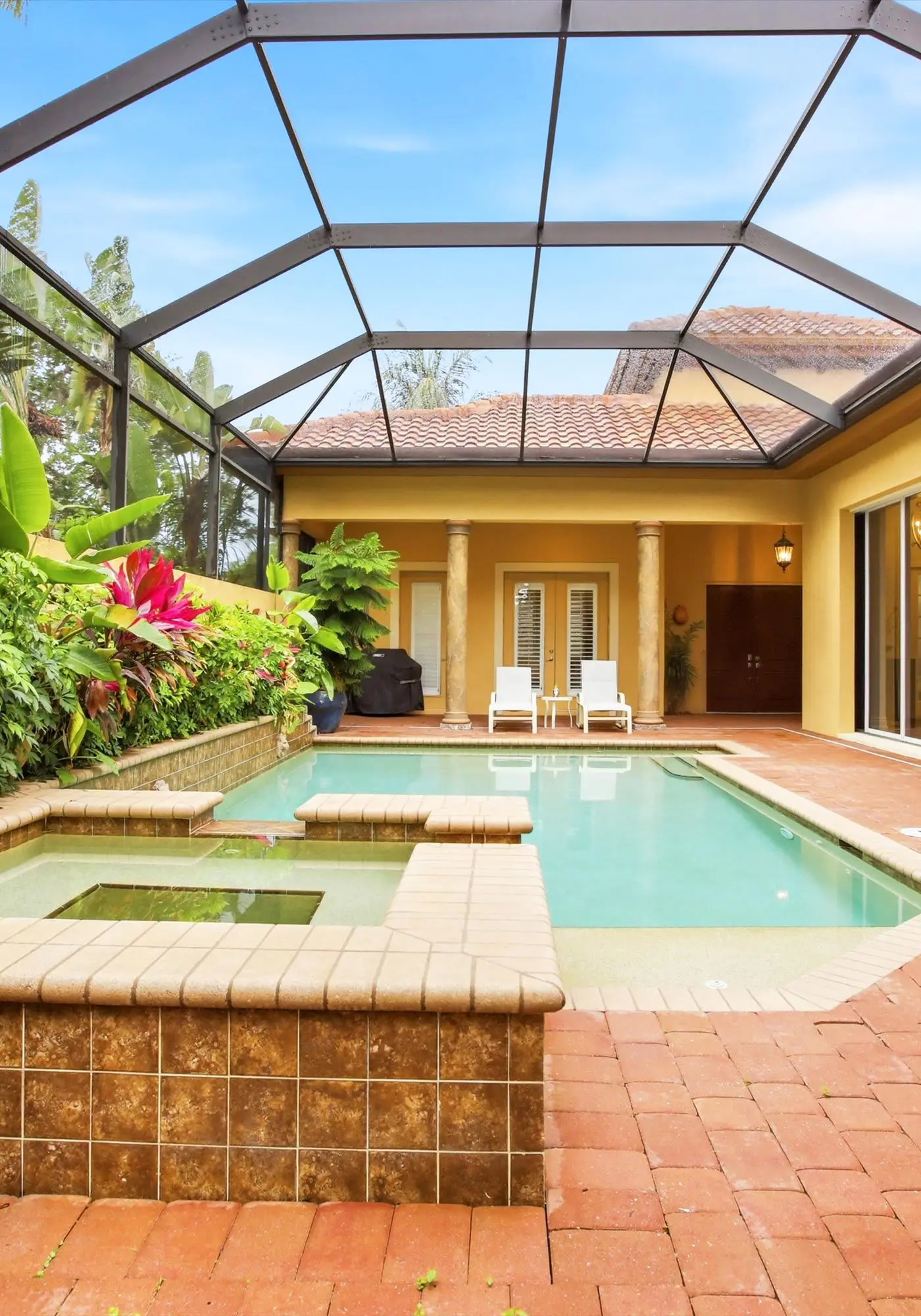 Gorgeous luxury home w private pool & outdoor space