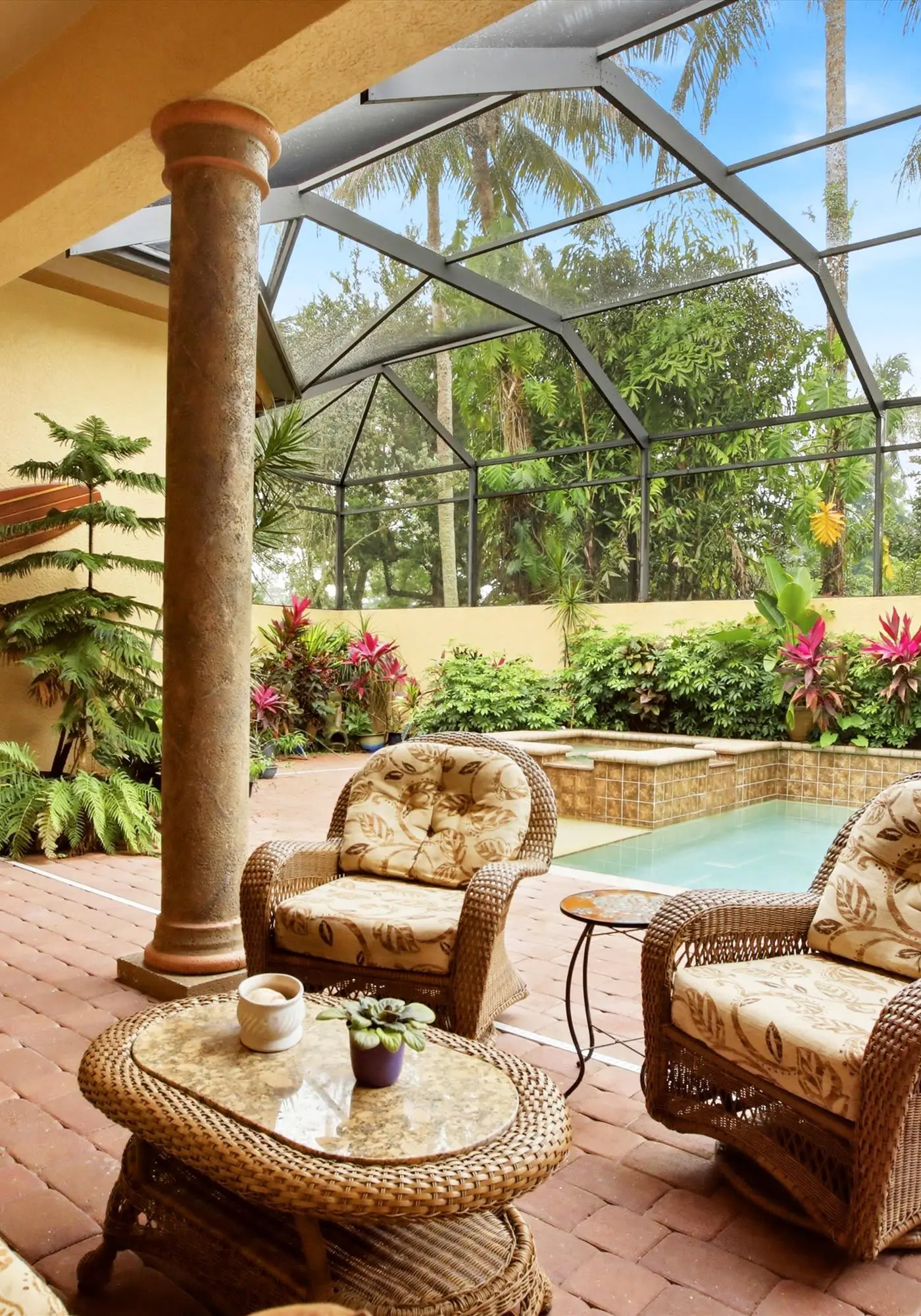 Gorgeous luxury home w private pool & outdoor space