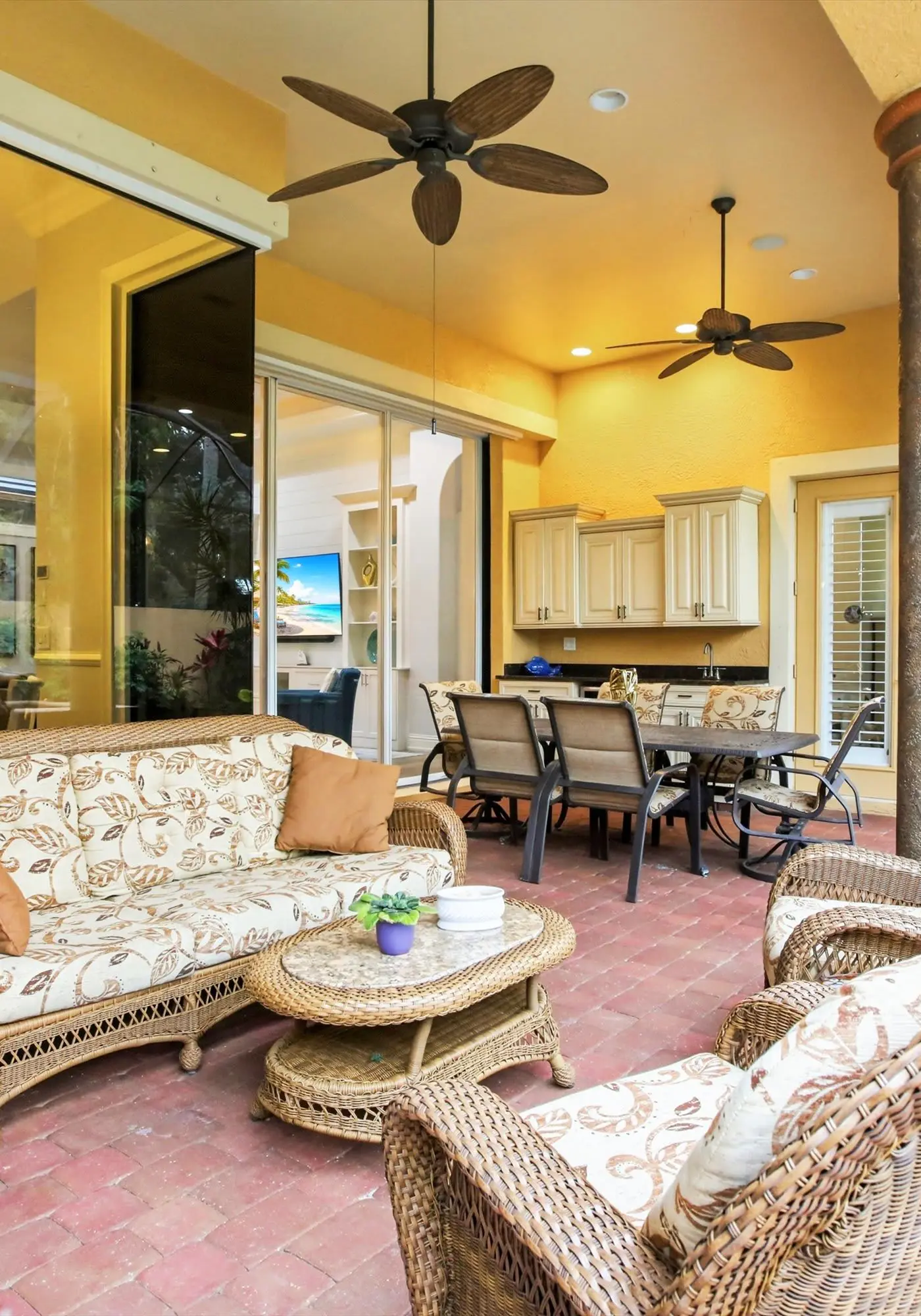 Gorgeous luxury home w private pool & outdoor space