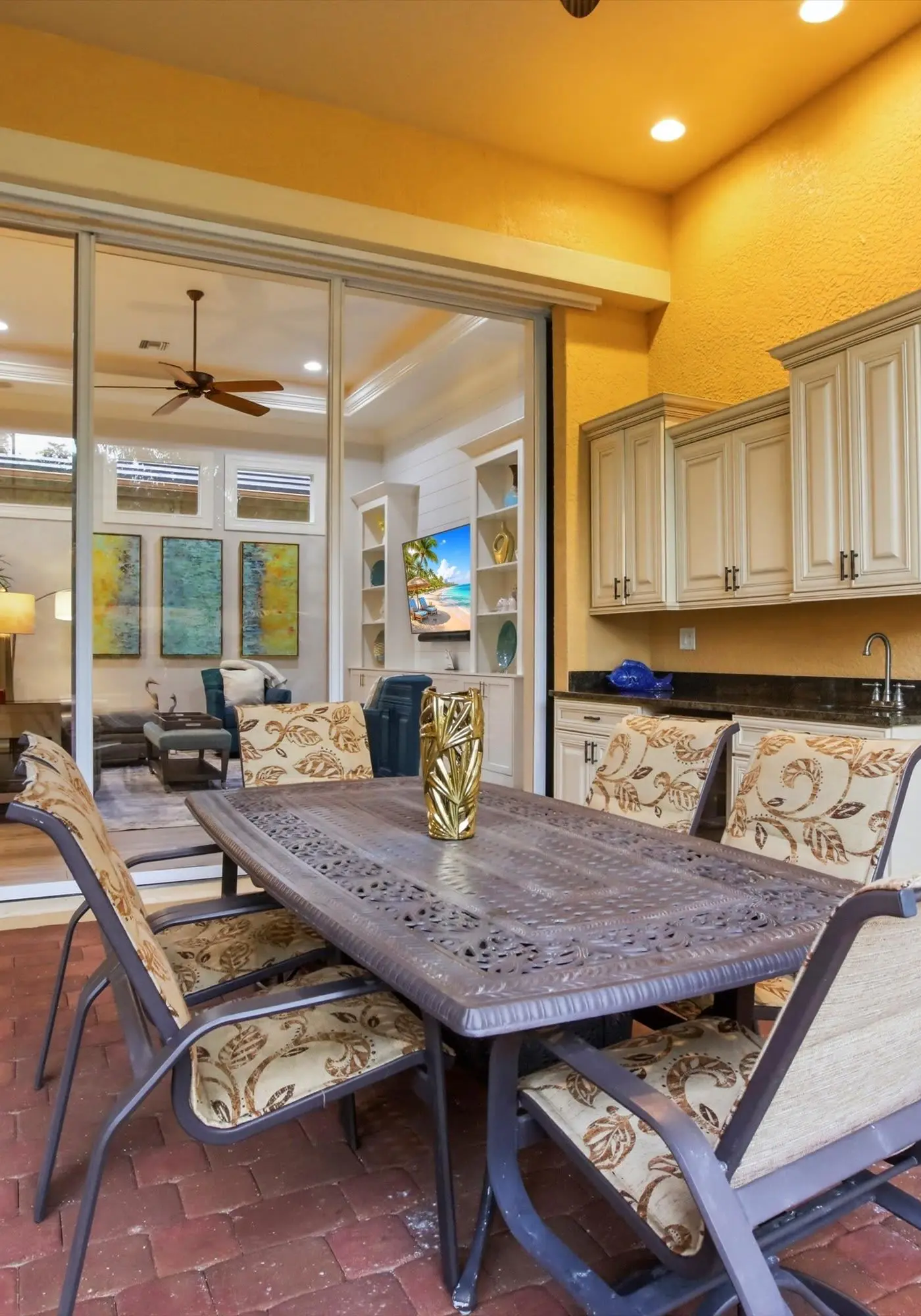 Gorgeous luxury home w private pool & outdoor space
