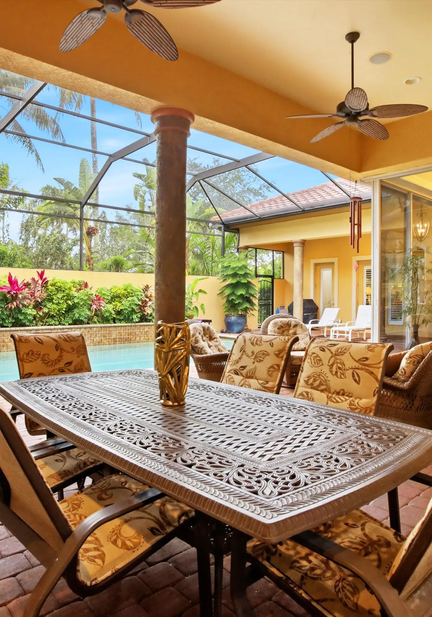 Gorgeous luxury home w private pool & outdoor space