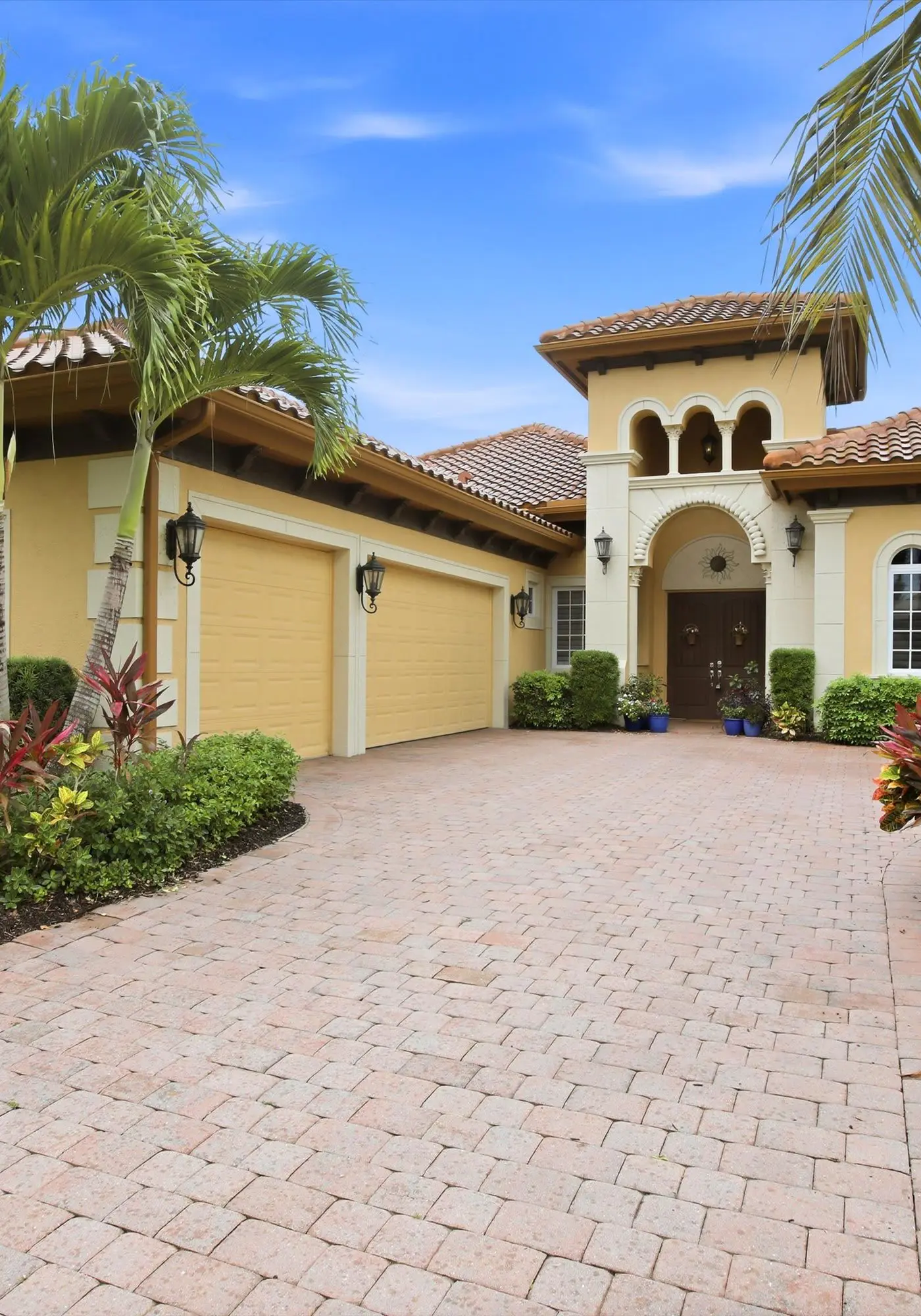 Gorgeous luxury home w private pool & outdoor space