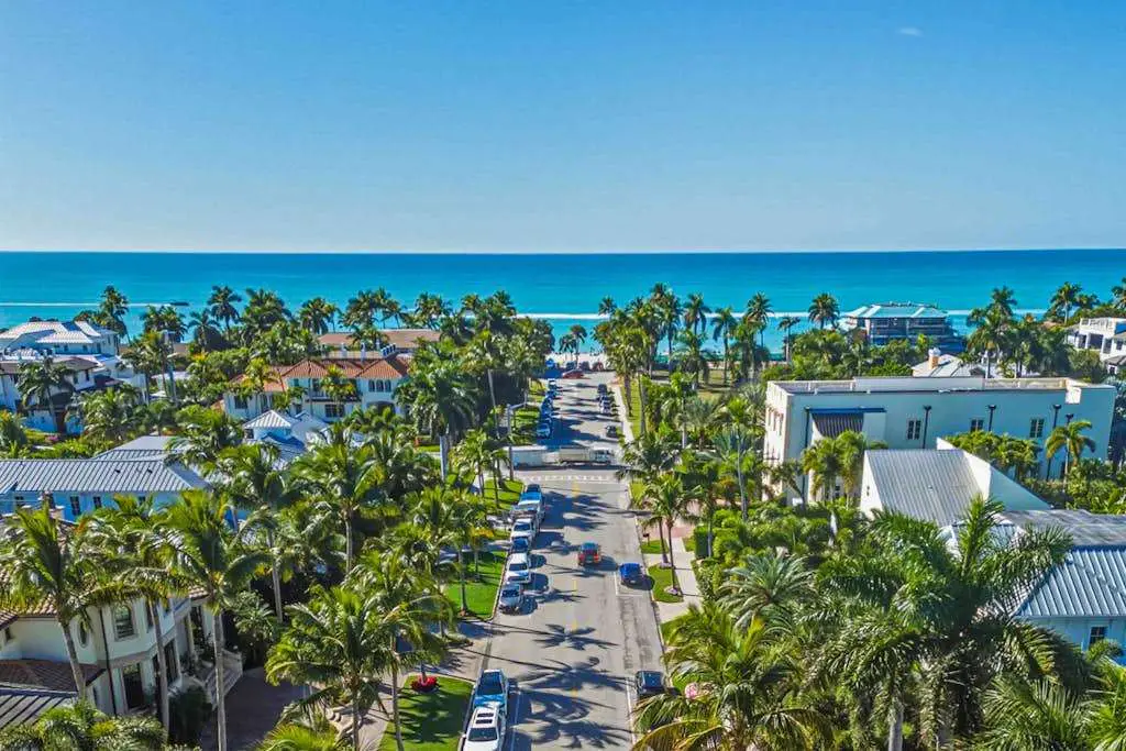 Gorgeous luxury home w private pool & outdoor space