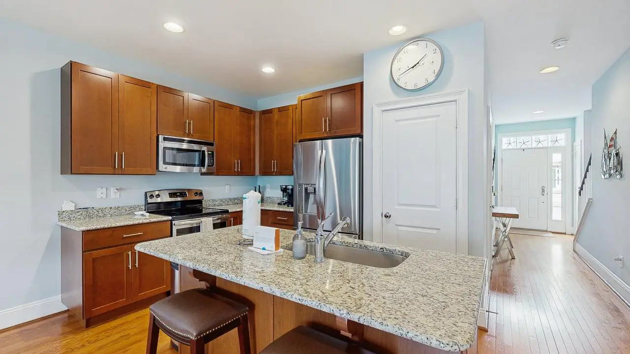 Heritage Village townhouse with community pool