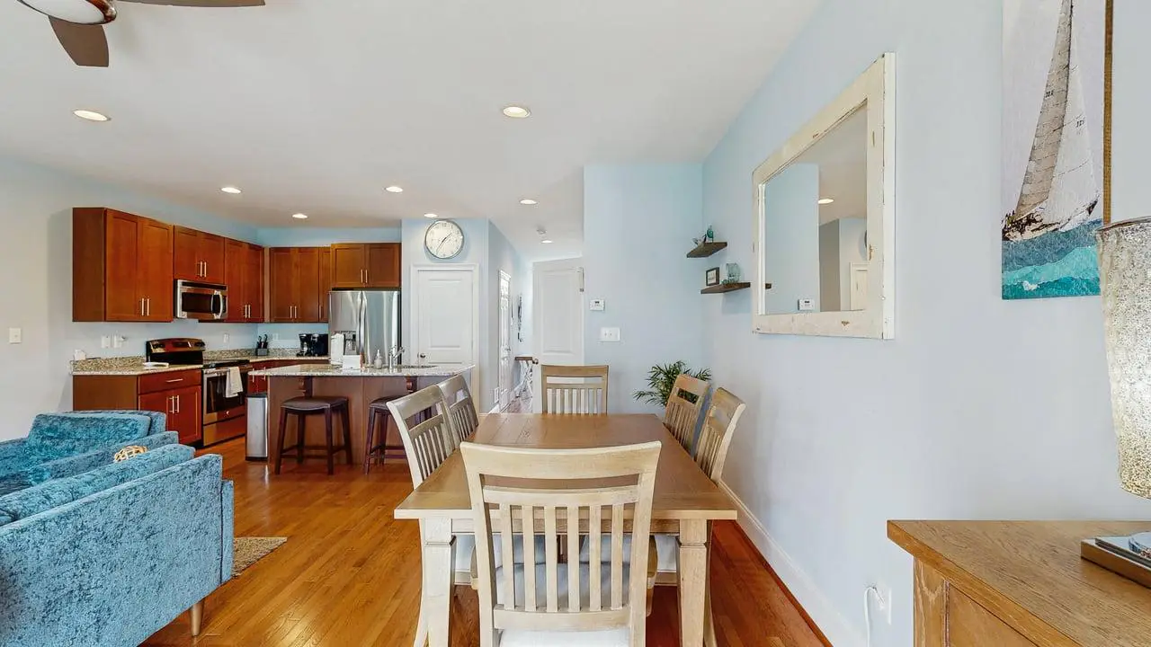 Heritage Village townhouse with community pool