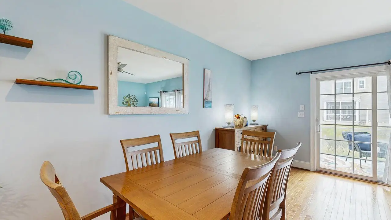 Heritage Village townhouse with community pool