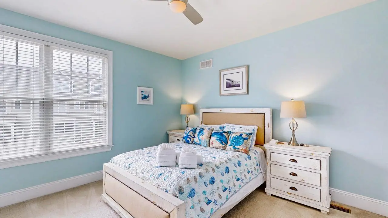 Heritage Village townhouse with community pool
