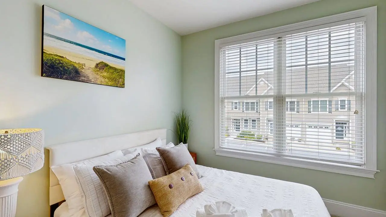 Heritage Village townhouse with community pool