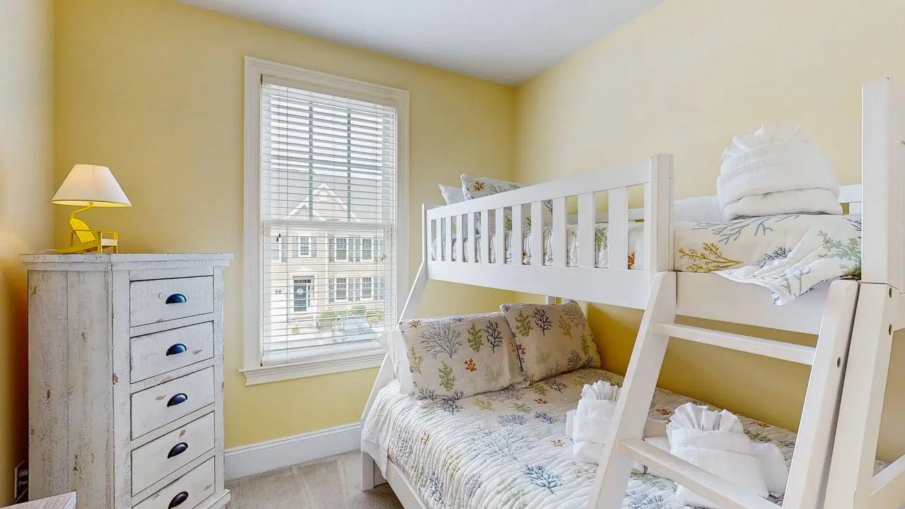Heritage Village townhouse with community pool