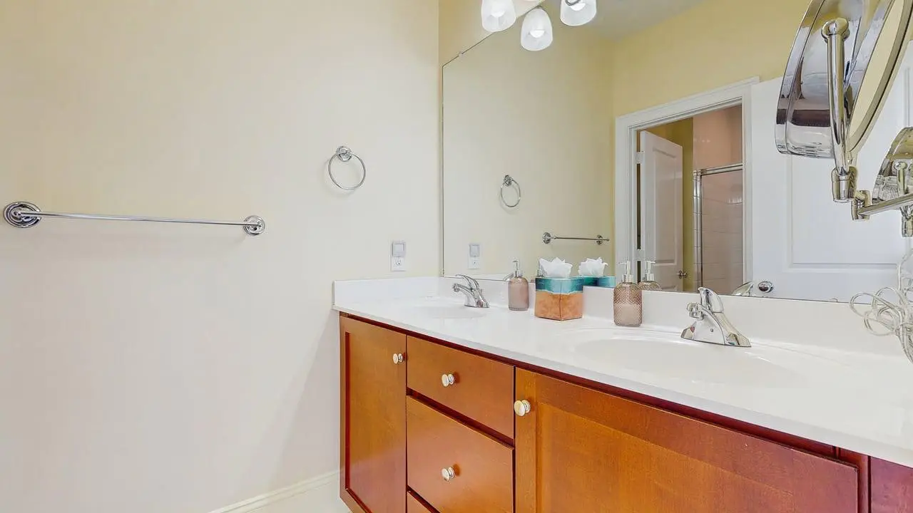 Heritage Village townhouse with community pool