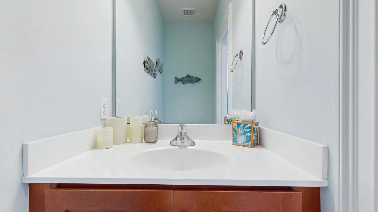 Heritage Village townhouse with community pool
