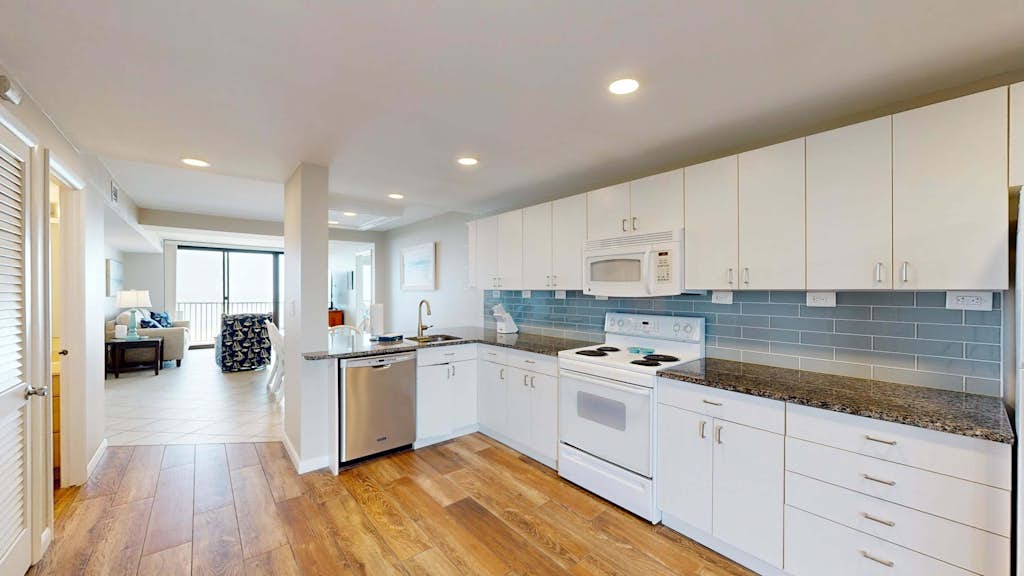 Sea Colony Ocean 5th floor condo w/ gym, tennis court, and balcony
