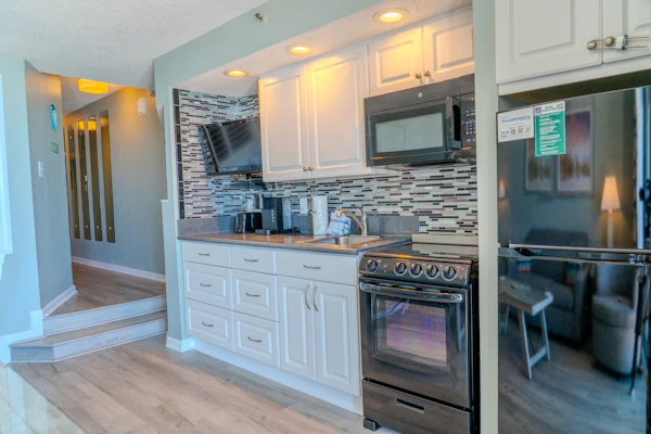 The search for your next vacation stops here! Check out this 9th floor, direct oceanfront, 1-bedroom condo located at Beach Colony Resort in Myrtle Beach, SC. This condo is fully furnished with 2 queen sized beds, a sleeper sofa, and will comfortably accommodate 6 guests.
