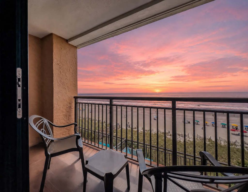 Coastal Haven - Endless Views - Caravelle 624