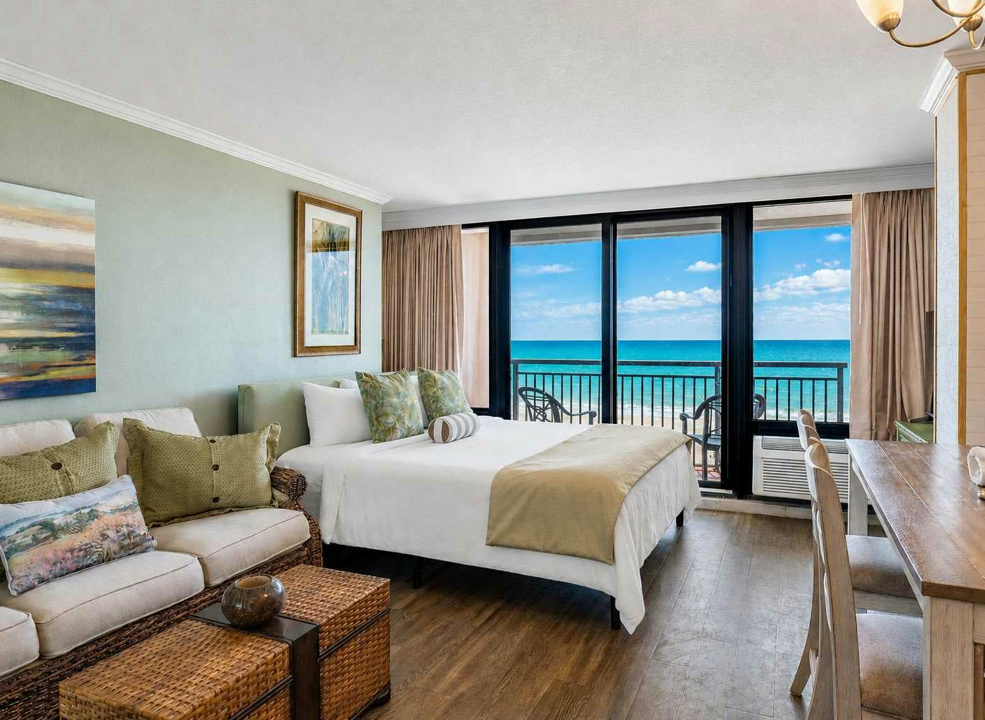 Coastal Haven - Endless Views - Caravelle 624
