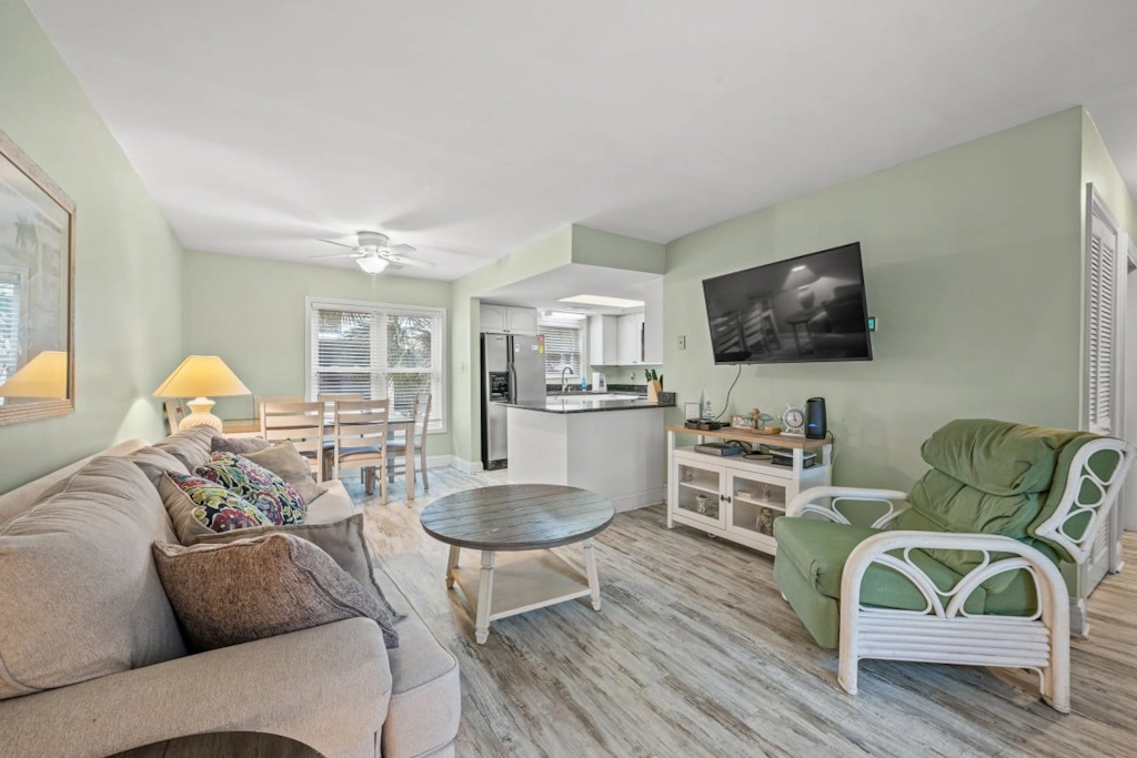 Island Palms B1