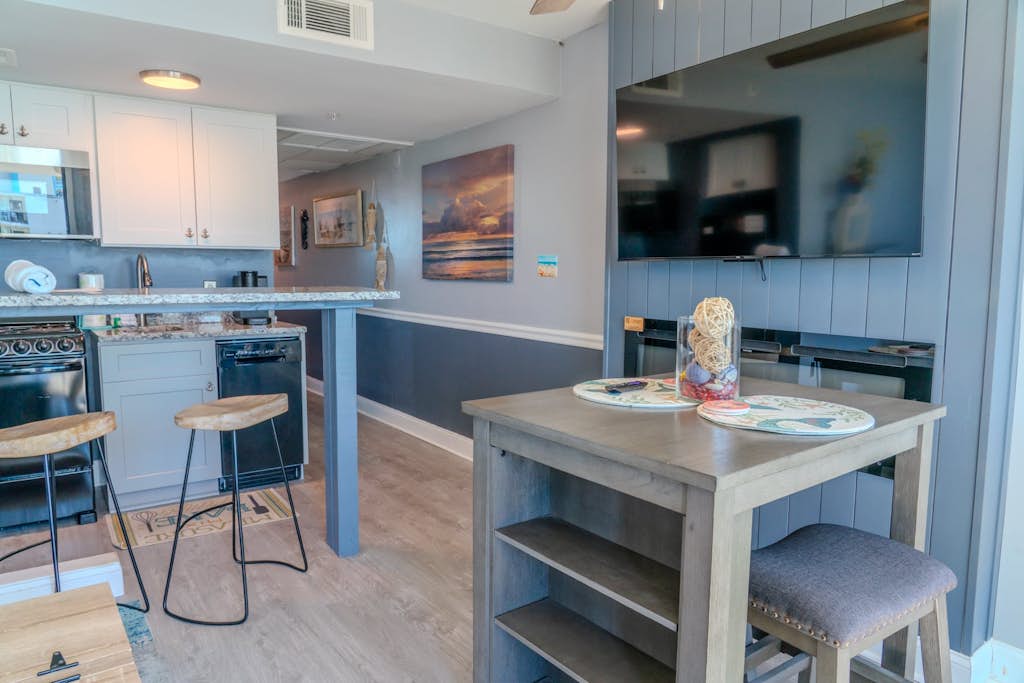 If you're looking for a vacation rental in pristine condition, your search ends here. This ocean front, King Suite is situated on the 7th floor of the Meridian Plaza Resort in Myrtle Beach.