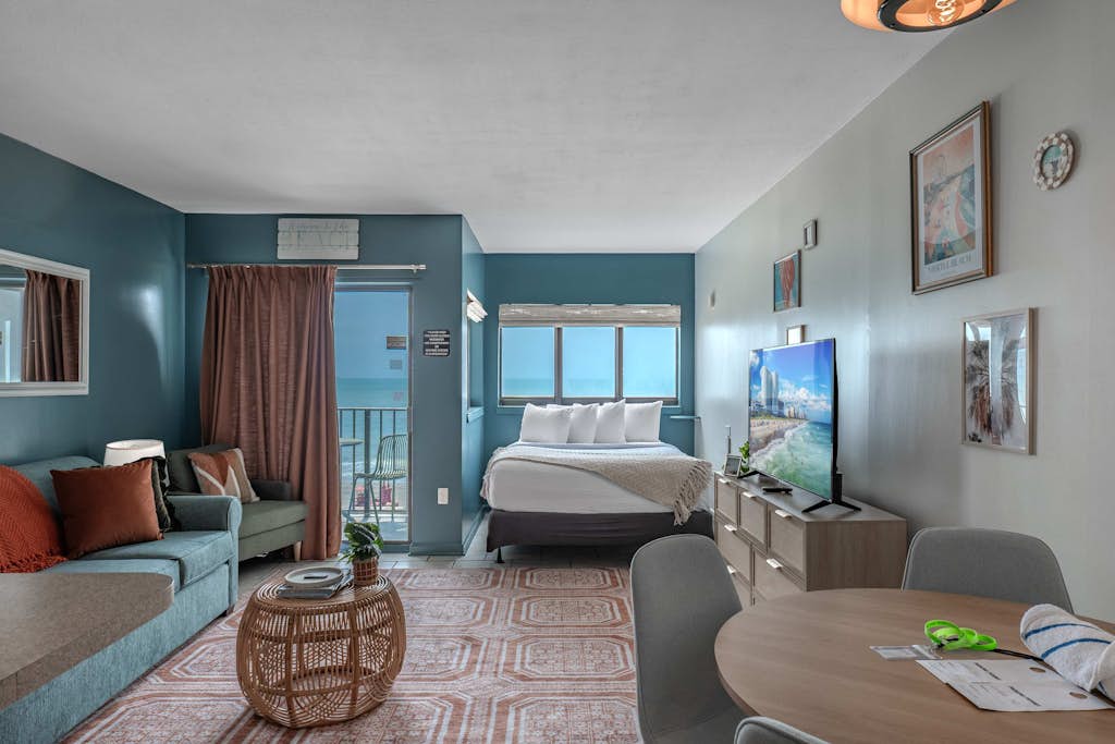 Nicely Updated!  Oceanfront Studio - Palace 302