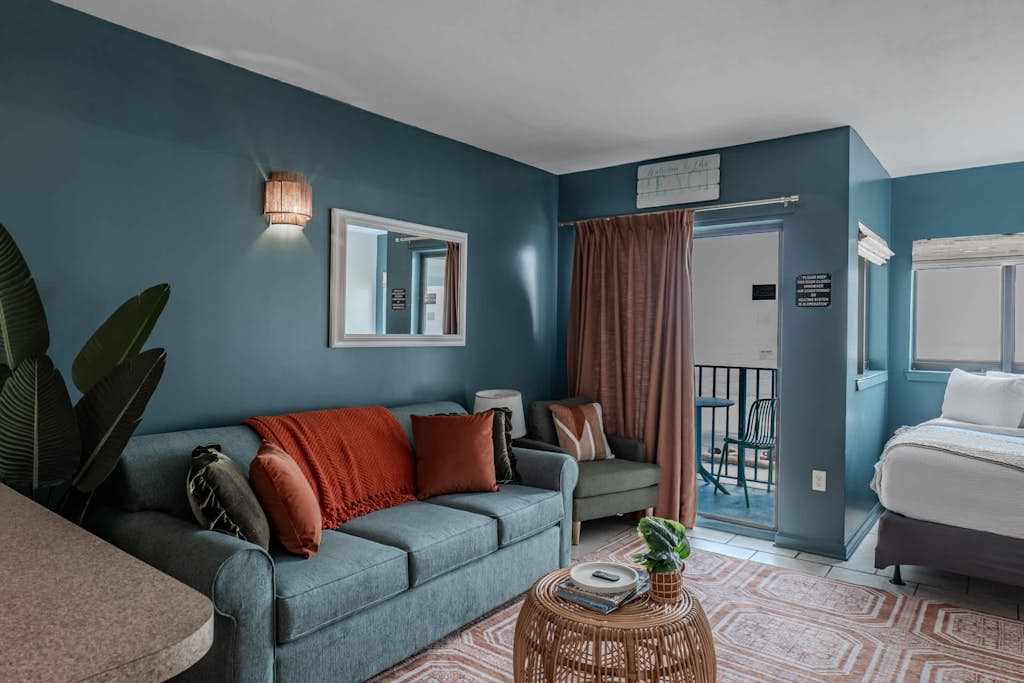 Nicely Updated!  Oceanfront Studio - Palace 302