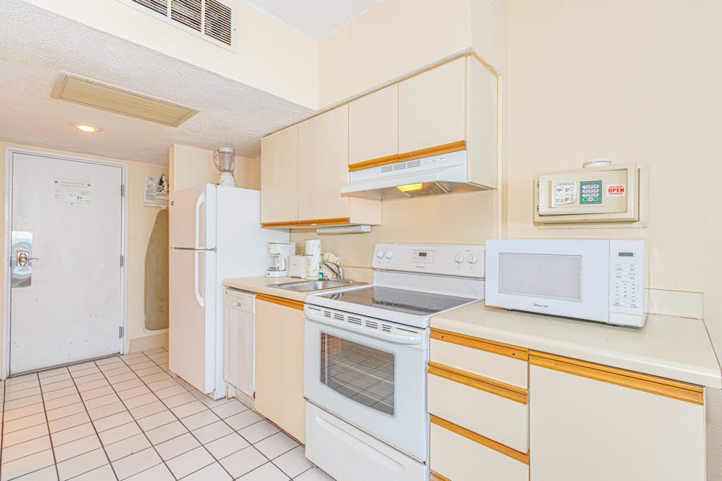 Yachtsman South Tower 704 Studio