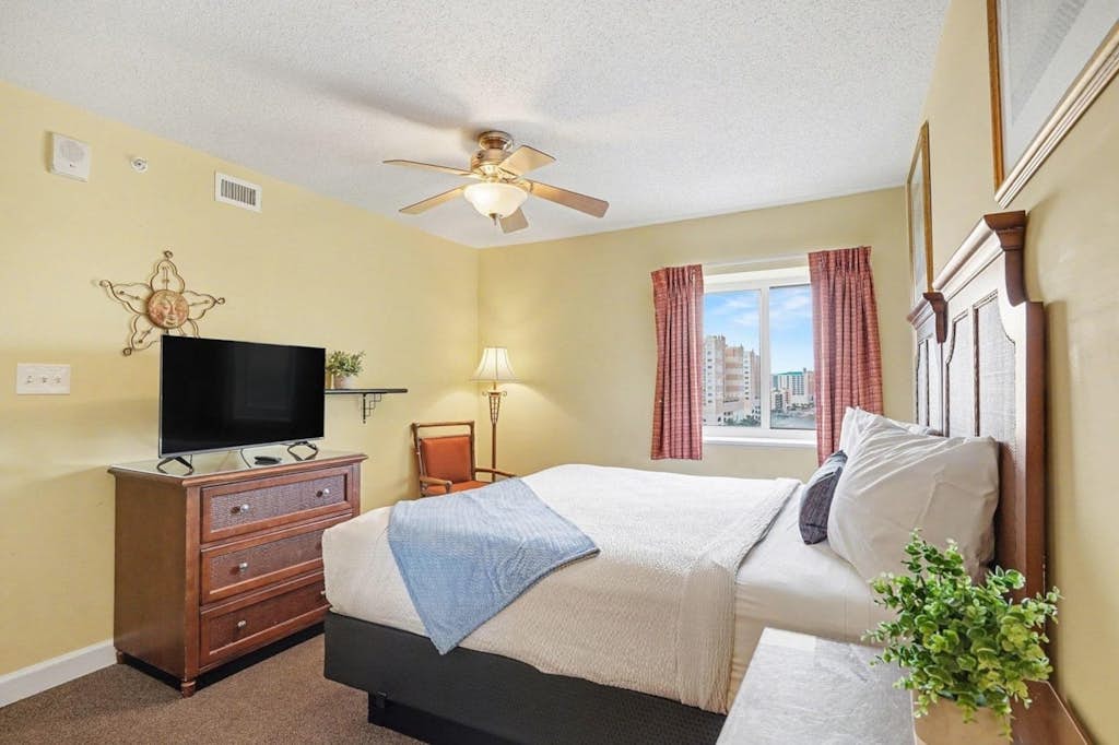 Malibu Pointe Beach Club 606
