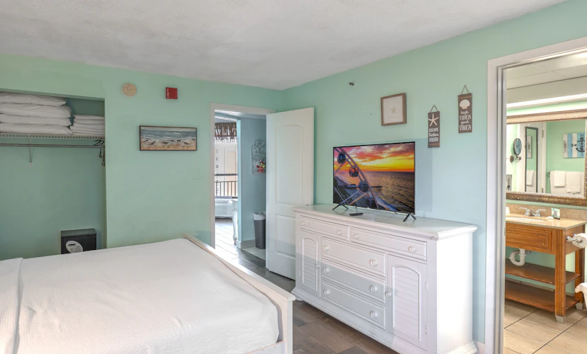 Direct Ocean View Condo at Monterey Bay Resort | Sleeps 7
Welcome to your coastal escape at the Monterey Bay Resort in Myrtle Beach, SC! This spacious 1-bedroom ocean-view condo is fully furnished and thoughtfully arranged to sleep up to 7 guests — perfect for families or groups seeking comfort, convenience, and stunning ocean scenery.
• 1 complimentary parking pass (additional parking available across the street for $10/day)